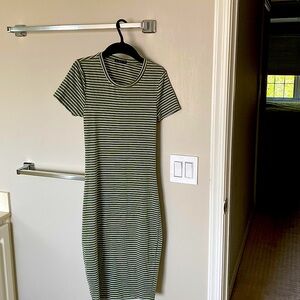 Form-fitting backless green cotton dress